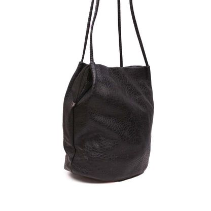 CLASSIC CARRY BLACK LEATHER SHOULDER BAG