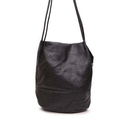 CLASSIC CARRY BLACK LEATHER SHOULDER BAG