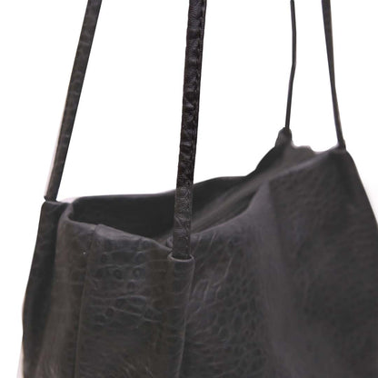 CLASSIC CARRY BLACK LEATHER SHOULDER BAG